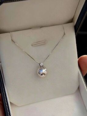 Classic Pearl Pendant Necklace Set - Gold & Silver Chain | Like New